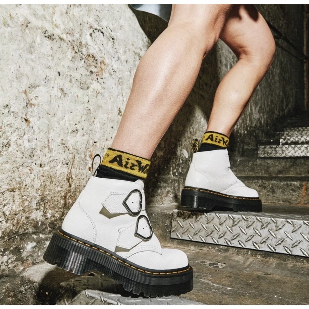 Dr. Martens Devon Heart Leather Platform Boots White SZ 7